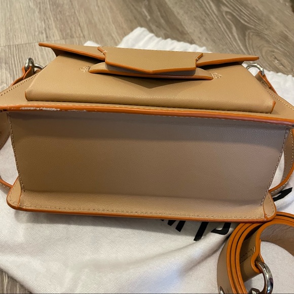 Schutz Premium Hand Bag - Picture 5 of 8